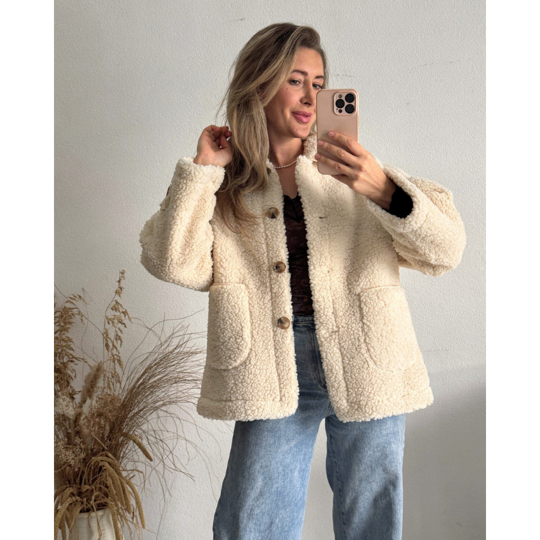 Catalina | Chaqueta de Borreguito con Botones
