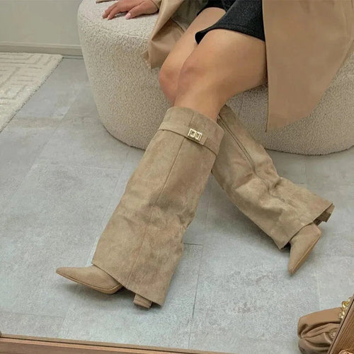 Bruna | Botas Altas de Ante con Hebilla