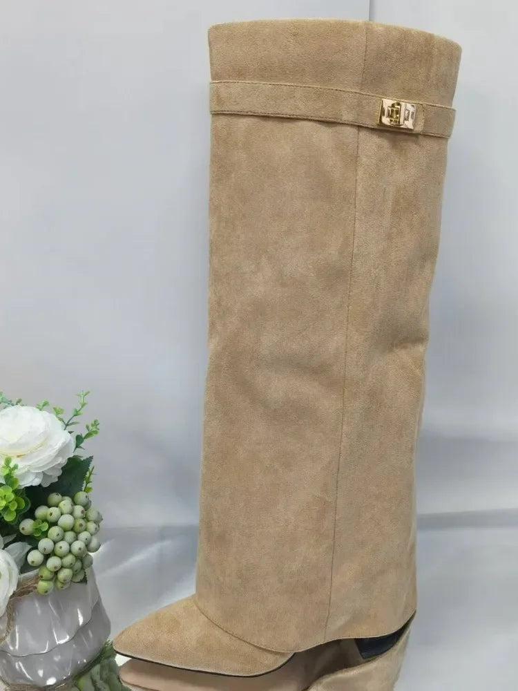 Bruna | Botas Altas de Ante con Hebilla