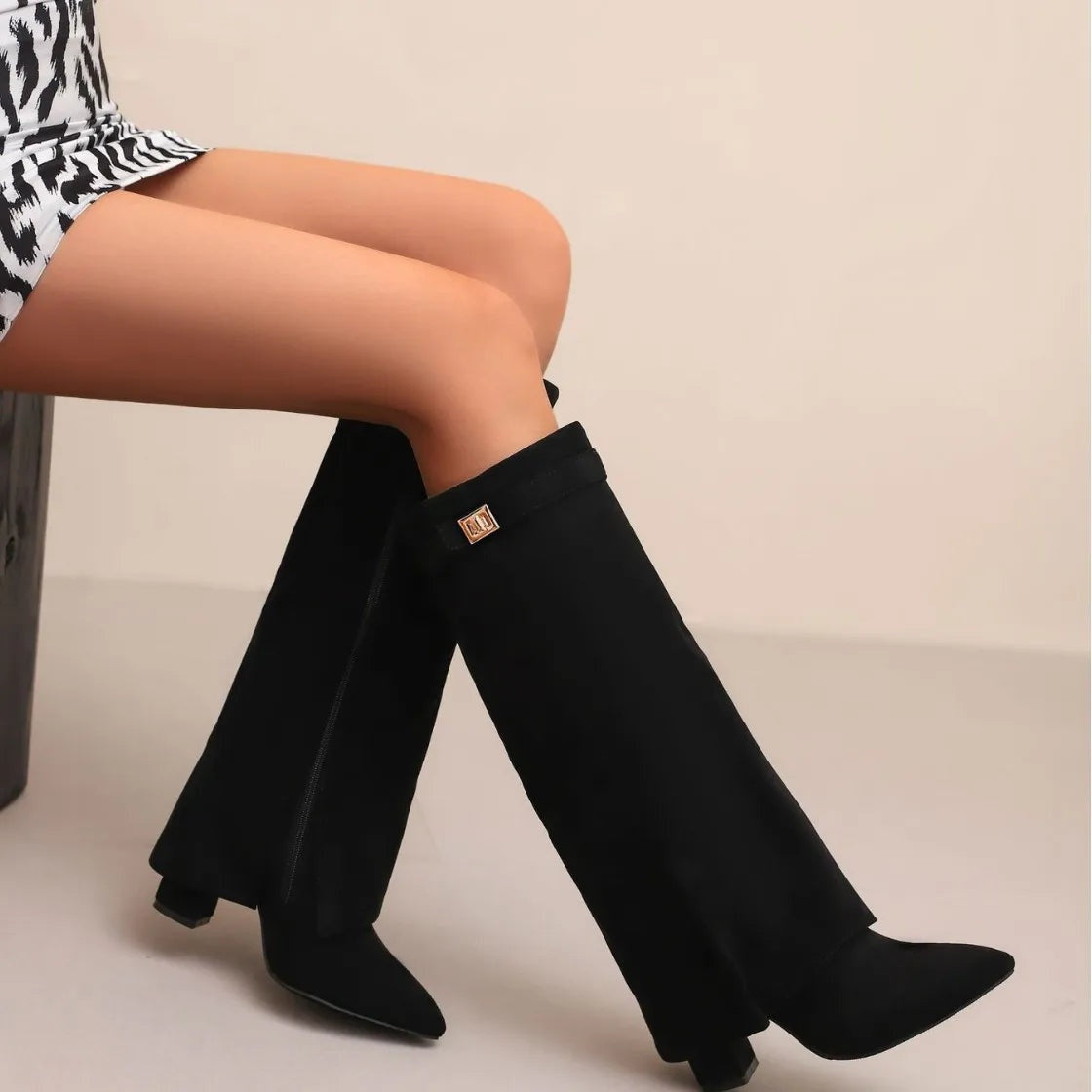 Bruna | Botas Altas de Ante con Hebilla
